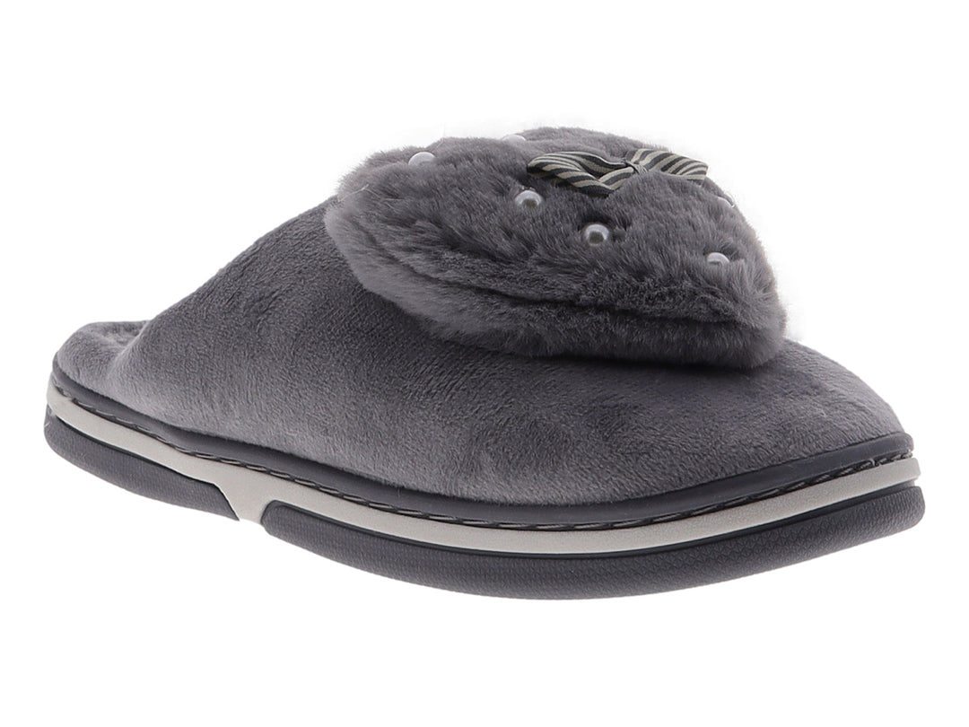 Pantufla gris de textura suave con detalle de peluche en la parte superior y suela antiderrapante.
