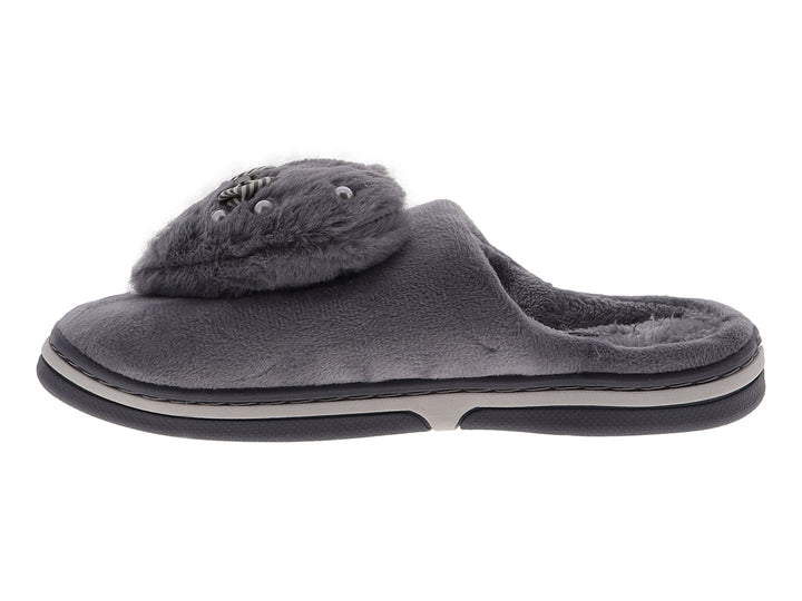Pantufla gris de textura suave con detalle de peluche en la parte superior y suela antiderrapante.