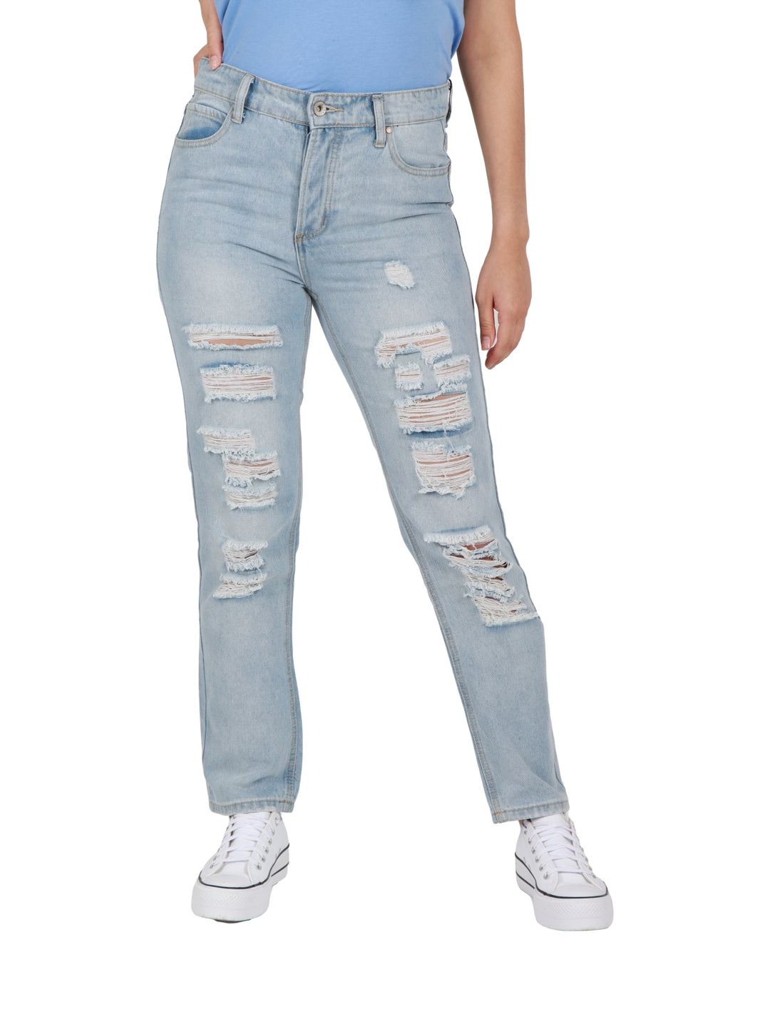Pantalones mom jeans azul claro con efecto de destrucción y desgaste.