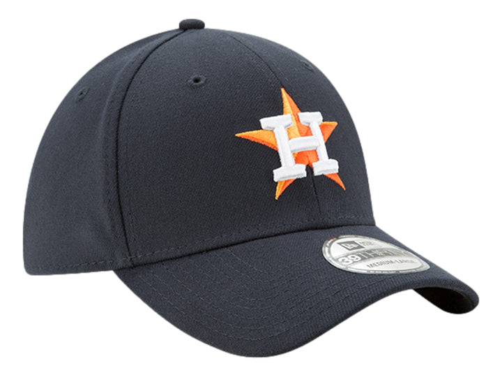 Gorra de béisbol New Era color azul marino con logotipo bordado en el frente y lateral.
