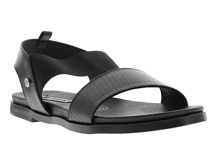 Sandalia Hispana color negro con correas anchas y suela plana para mujer.