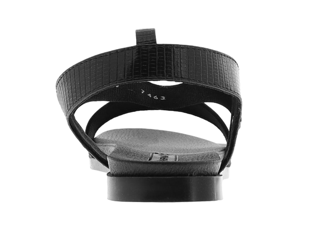 Sandalia Hispana color negro con correas anchas y suela plana para mujer.