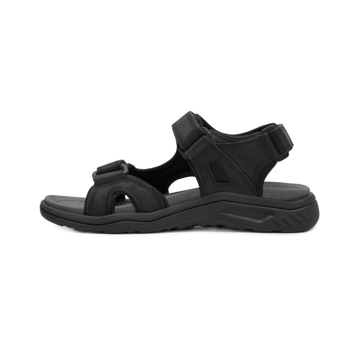Sandalia deportiva Flexi color negro con correas ajustables de velcro y suela gruesa.