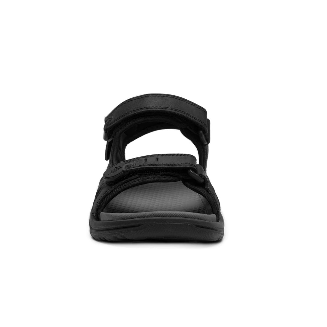 Sandalia deportiva Flexi color negro con correas ajustables de velcro y suela gruesa.