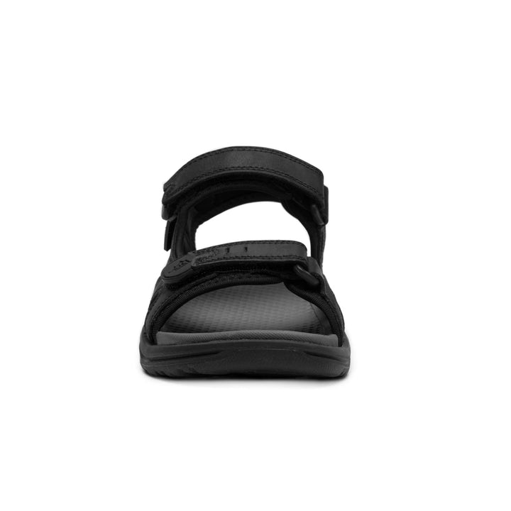 Sandalia deportiva Flexi color negro con correas ajustables de velcro y suela gruesa.