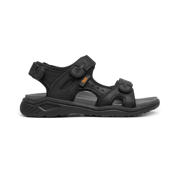 Sandalia deportiva Flexi color negro con correas ajustables de velcro y suela gruesa.