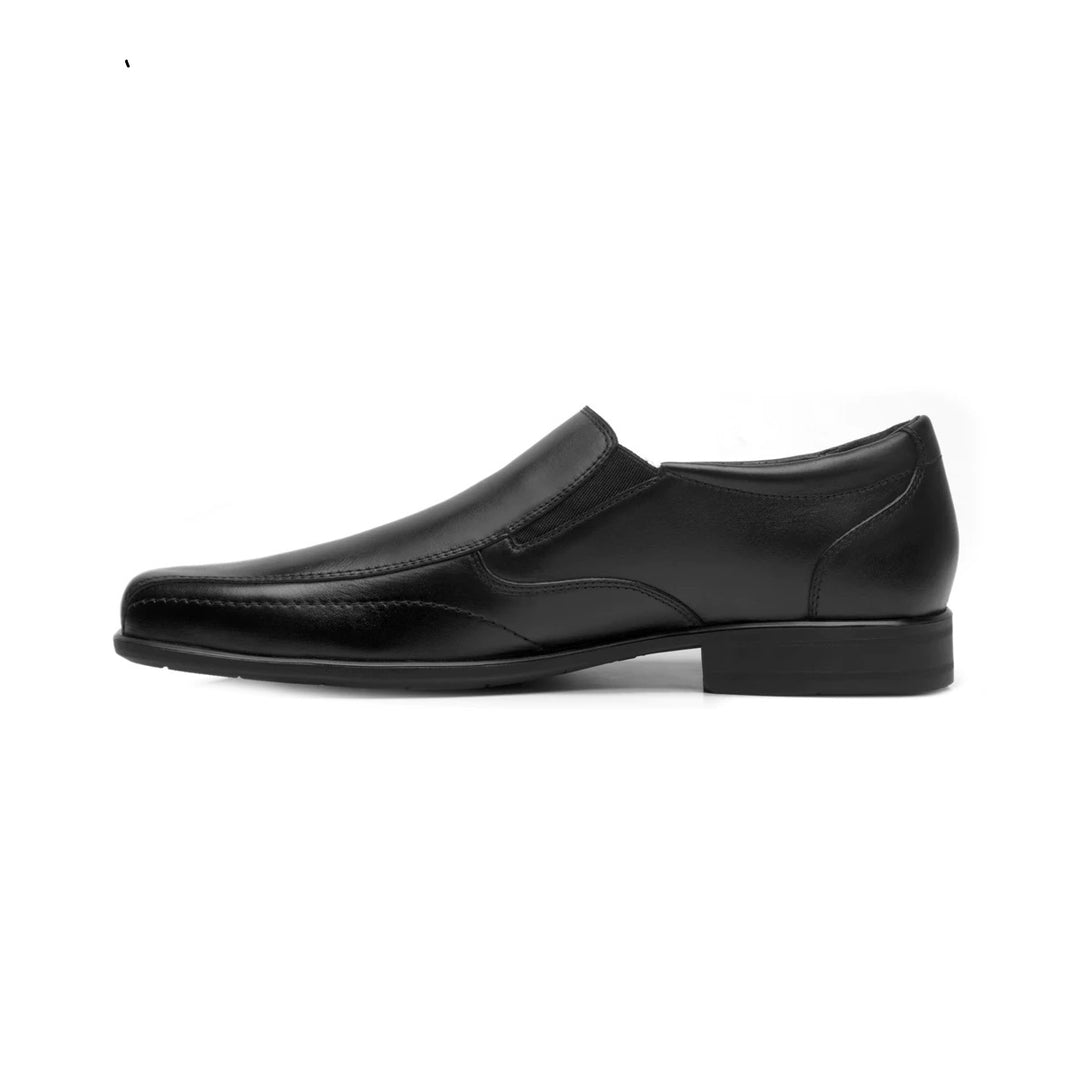 Zapato mocasín Flexi para hombre en color negro, de cuero liso y estilo elegante.