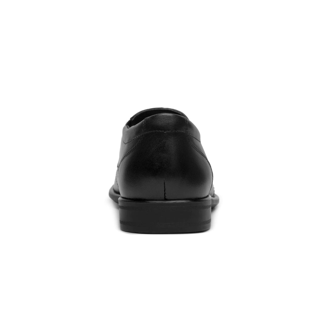 Zapato mocasín Flexi para hombre en color negro, de cuero liso y estilo elegante.