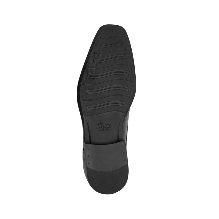 Zapato mocasín Flexi para hombre en color negro, de cuero liso y estilo elegante.