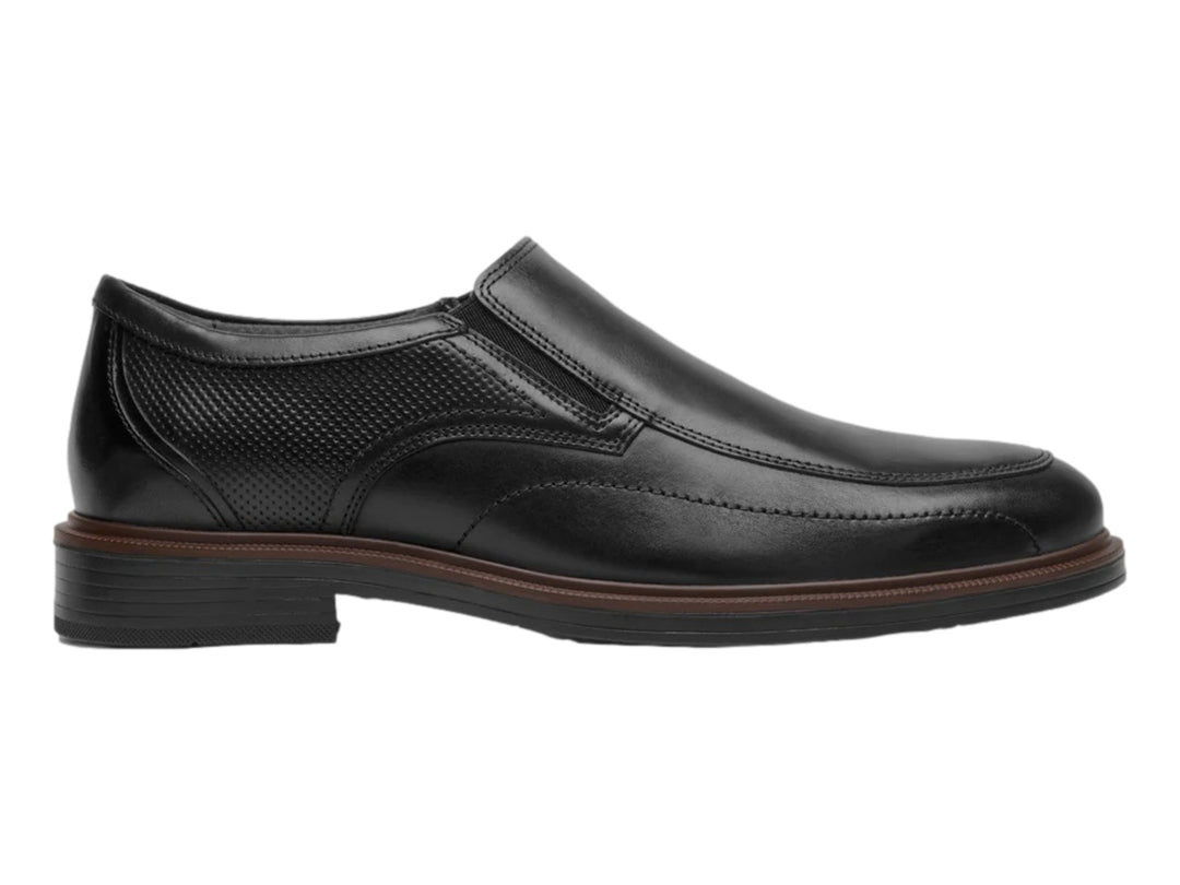 Zapato negro de cuero estilo slip-on para hombre con suela negra y detalle marrón.