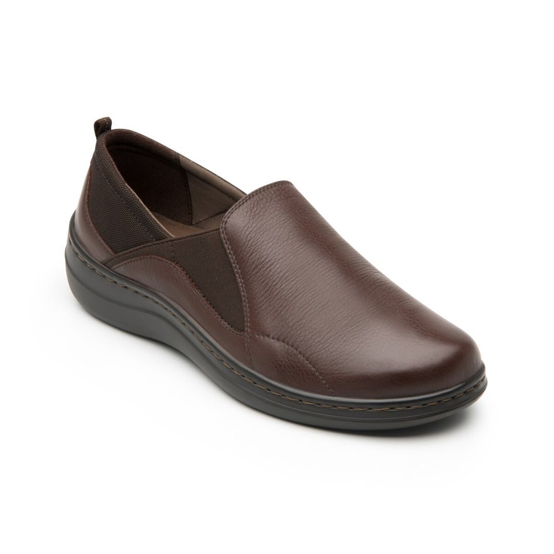 Zapato plano Flexi color marrón oporto de cuero, estilo slip-on casual para mujer.