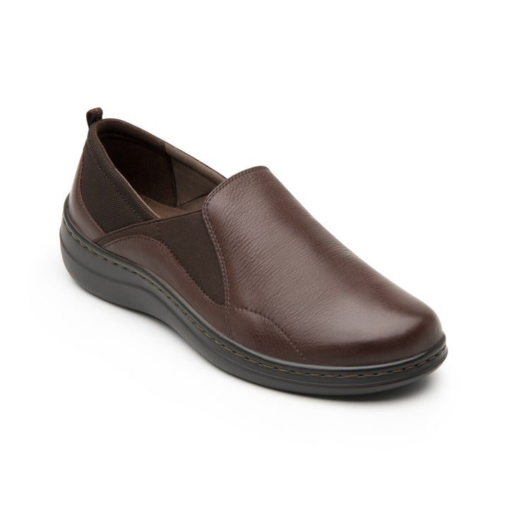 Zapato plano Flexi color marrón oporto de cuero, estilo slip-on casual para mujer.