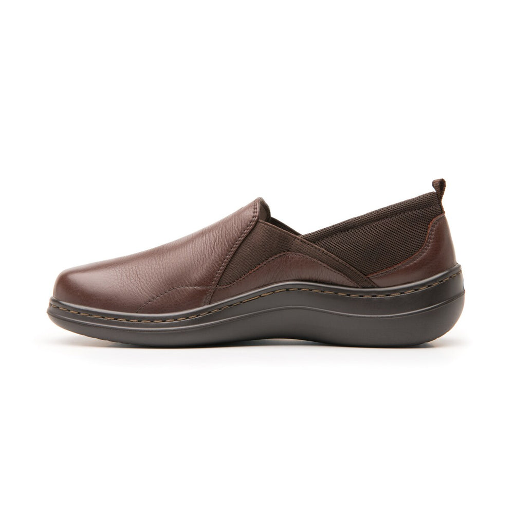 Zapato plano Flexi color marrón oporto de cuero, estilo slip-on casual para mujer.