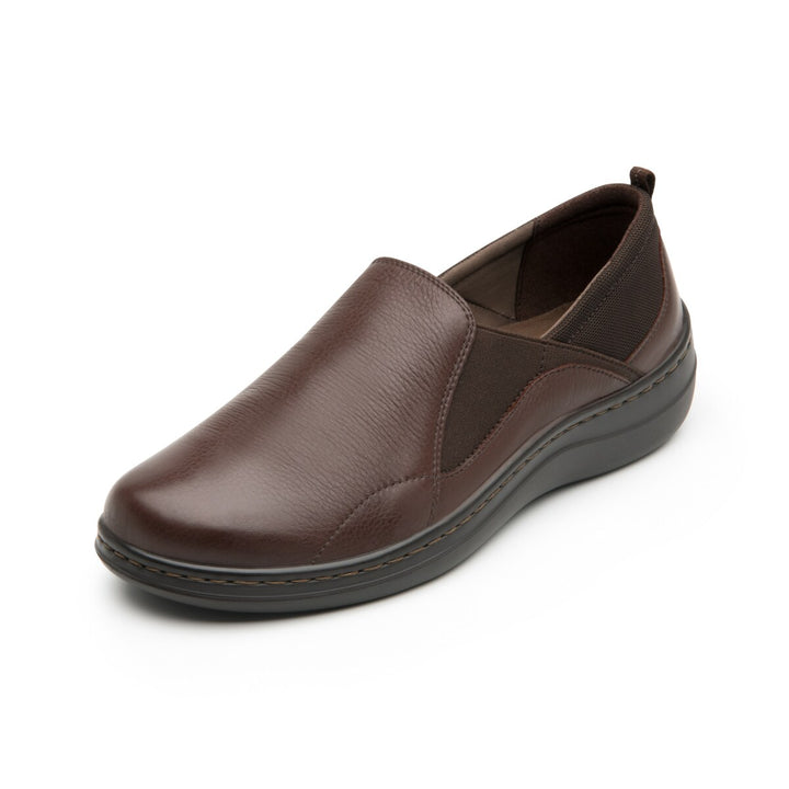 Zapato plano Flexi color marrón oporto de cuero, estilo slip-on casual para mujer.