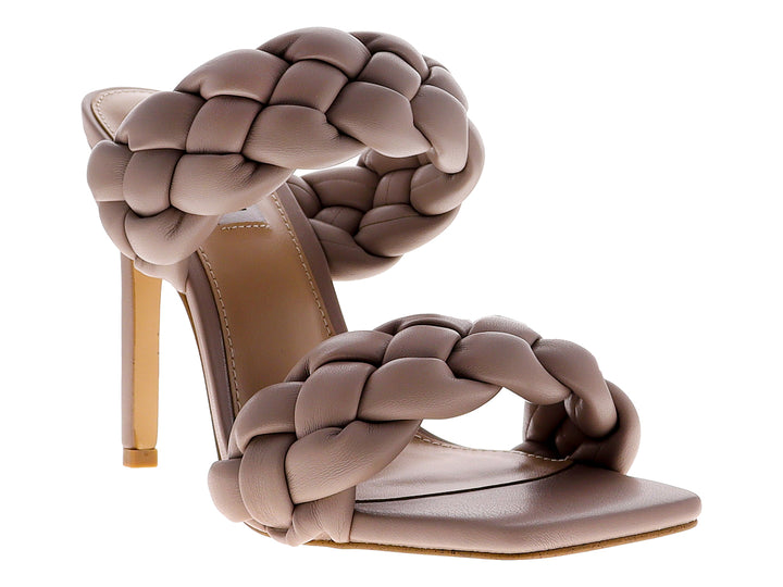 Sandalias Steve Madden Kenley color taupe con tacón alto y tiras trenzadas para mujer.