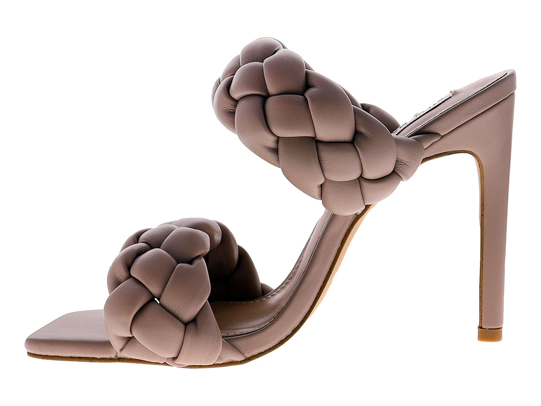 Sandalias Steve Madden Kenley color taupe con tacón alto y tiras trenzadas para mujer.