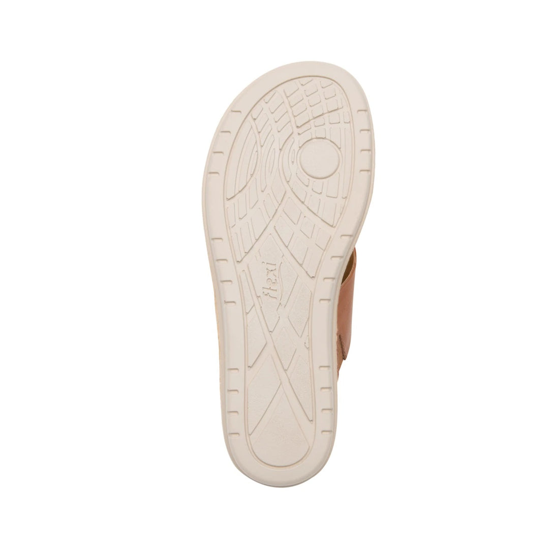 Sandalia café de cuero para mujer con detalle circular dorado y suela de estilo espadrille.