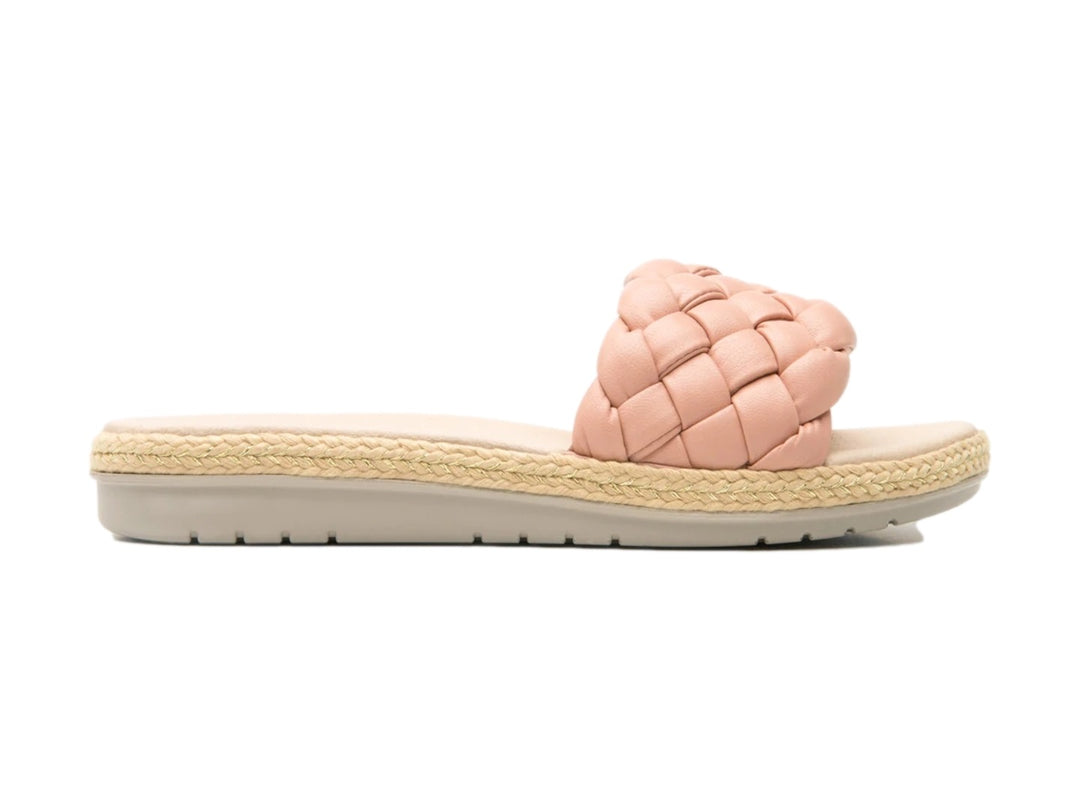 Sandalia Flexi color rosa con correa trenzada y suela de estilo espadrille.