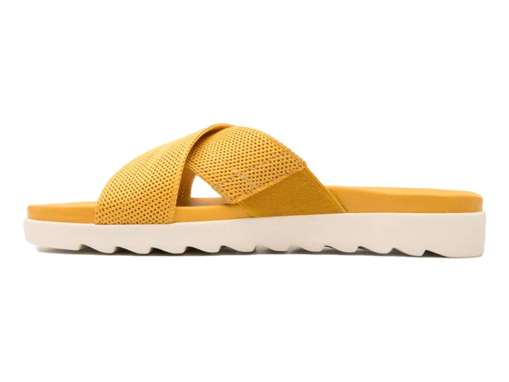 Sandalia Flexi amarilla para mujer con correas cruzadas de textil y suela blanca dentada.