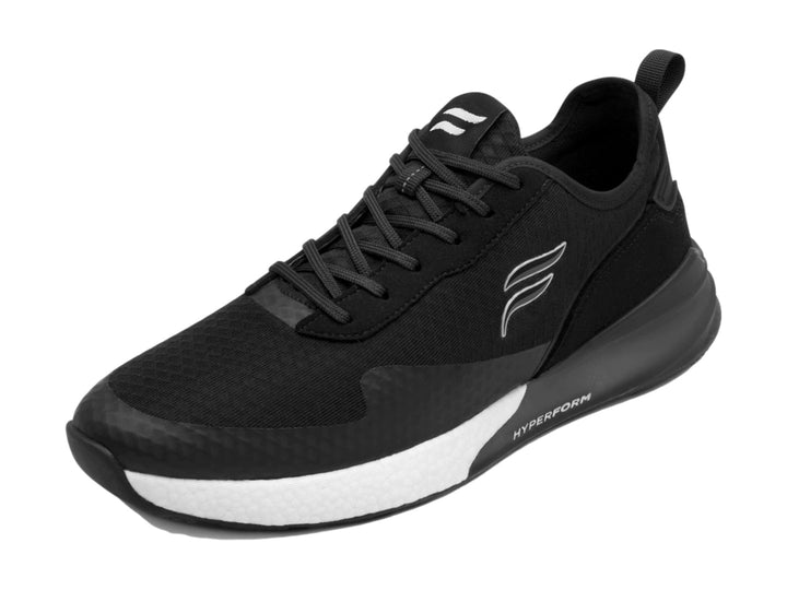 Tenis deportivos Flexi color negro con suela blanca y tejido de malla.