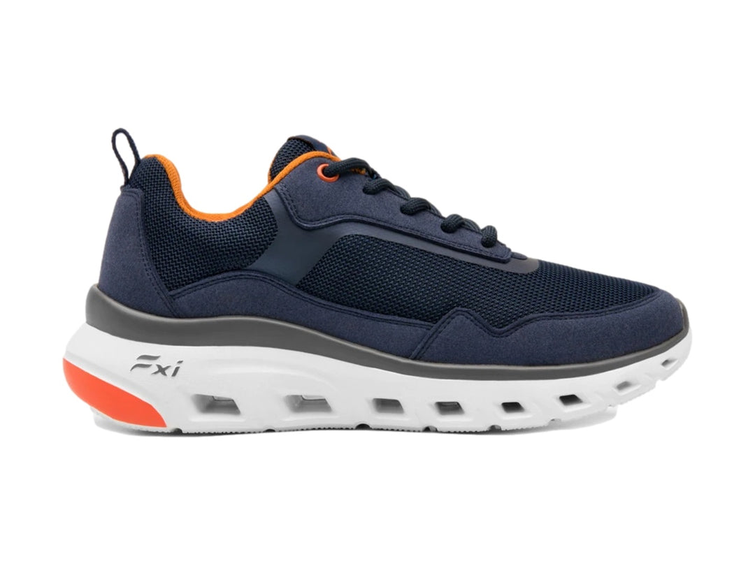 Tenis deportivos Flexi en color azul marino con suela blanca y detalles en naranja.