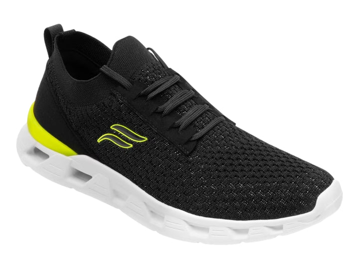 Tenis deportivos Flexi color negro con suela blanca y detalles en amarillo.