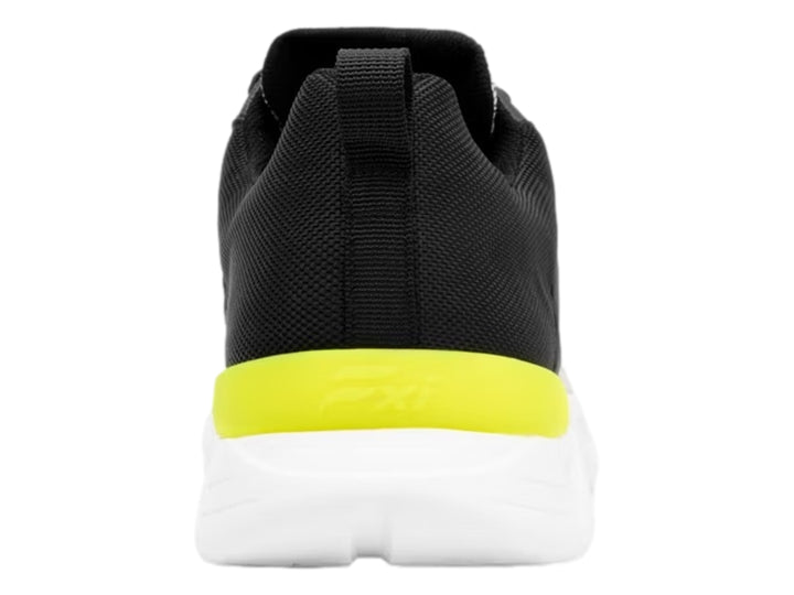Tenis deportivos Flexi en colores gris, negro y blanco con detalle amarillo en el talón.