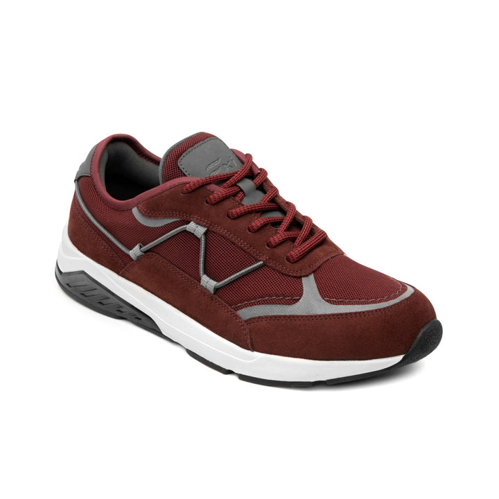 Tenis Flexi color vino con detalles en gris y suela blanca.