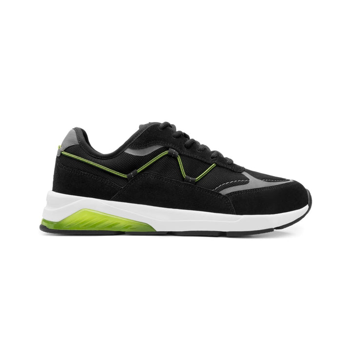 Tenis deportivos Flexi color negro con detalles en verde lima y suela blanca.