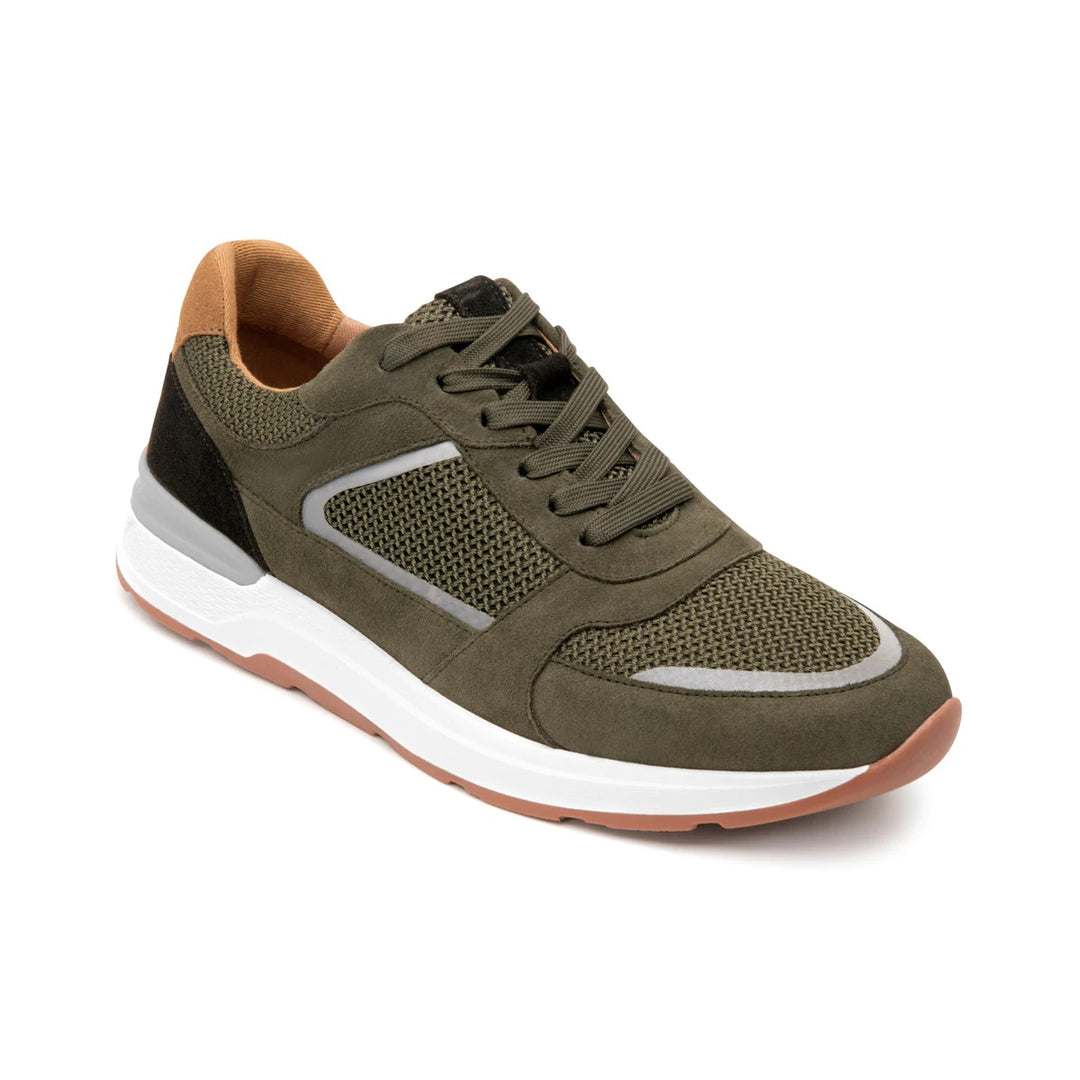 Tenis Flexi color olivo con detalles en gris y blanco, diseño casual deportivo con textura de malla.