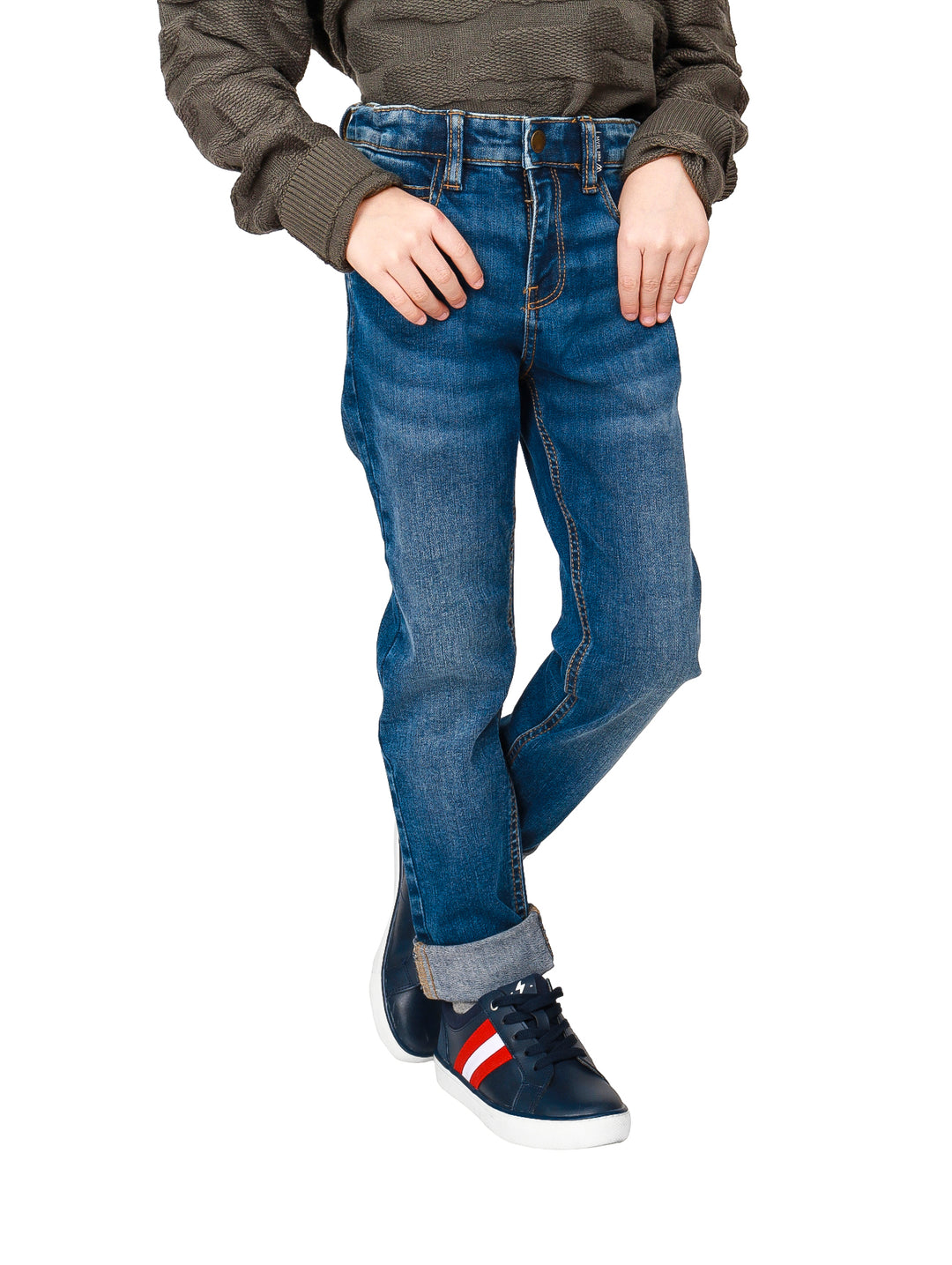 Pantalón de mezclilla azul medio para niño de la marca Mayoral.