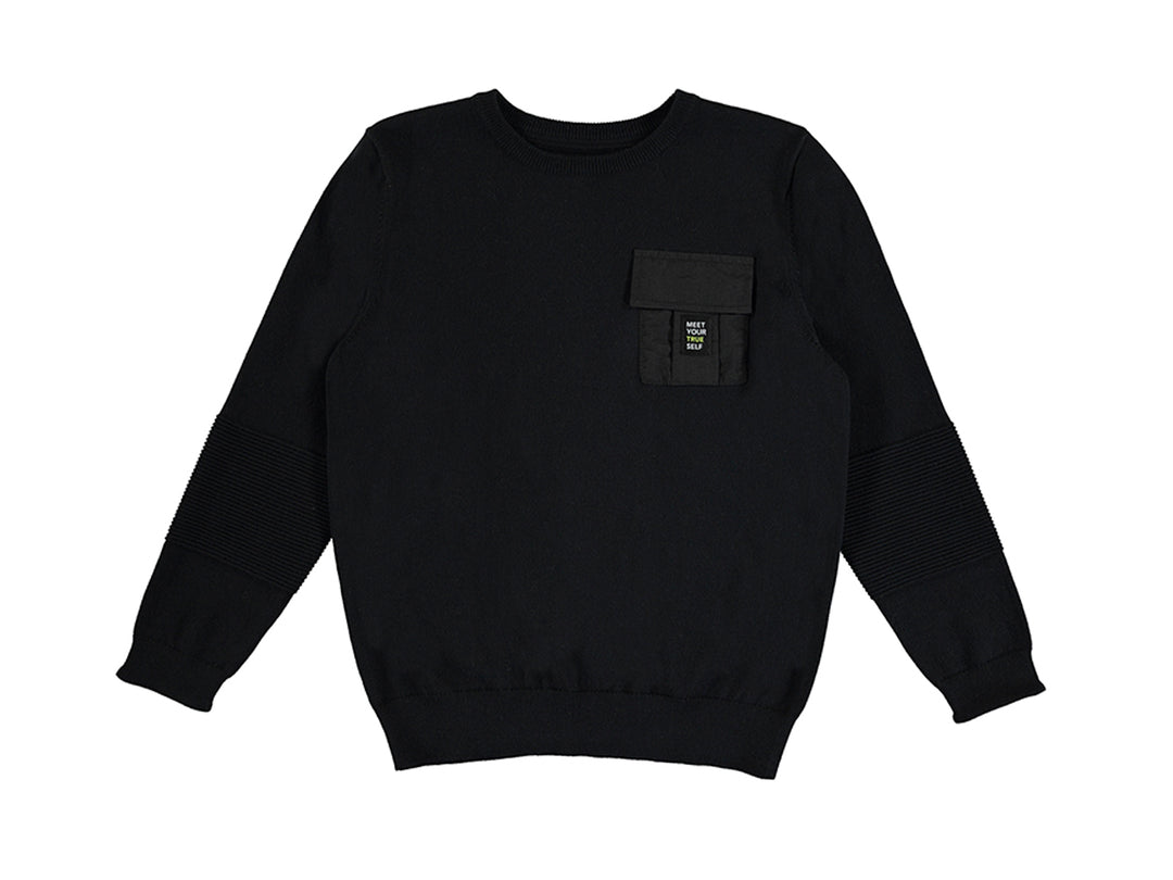 Sudadera negra para niña con bolsillo frontal y detalles acanalados en las mangas.