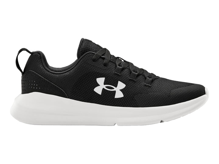 Tenis deportivos Under Armour UA Essential color negro con suela blanca y logotipo blanco.