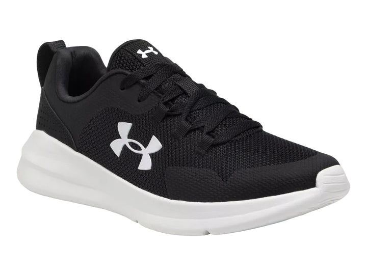 Tenis deportivos Under Armour UA Essential color negro con suela blanca y logotipo blanco.