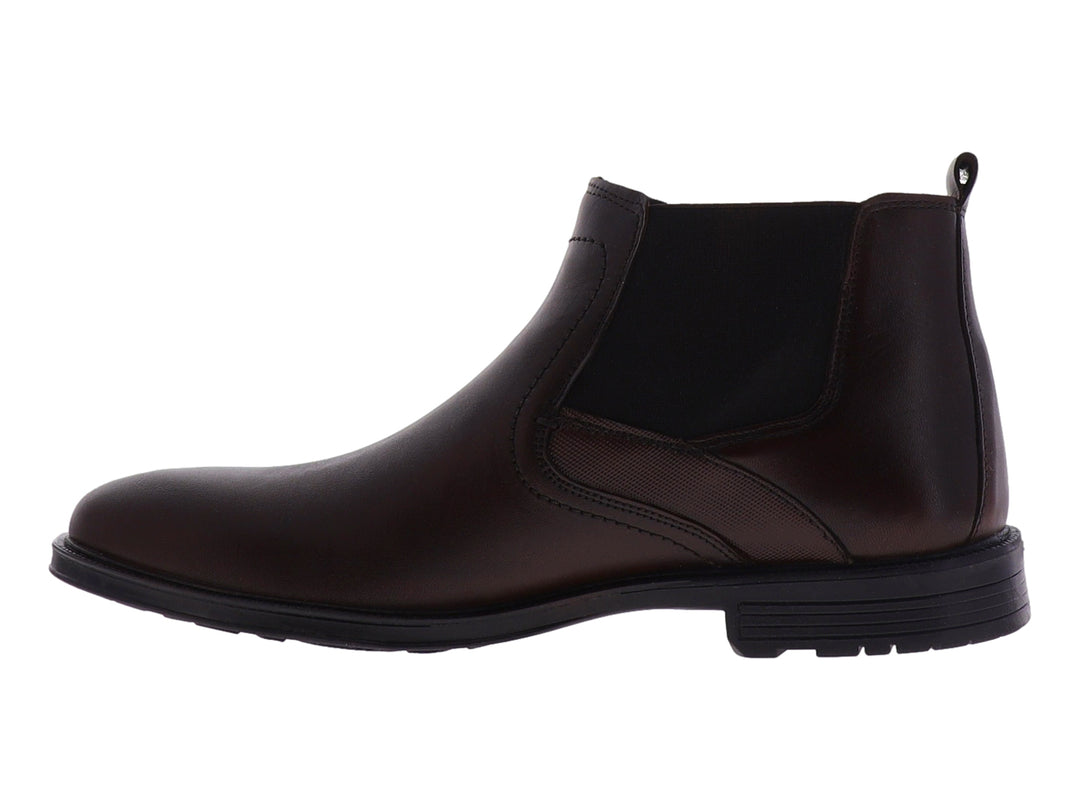 Botín estilo Chelsea color café oscuro con suela negra y panel elástico lateral.