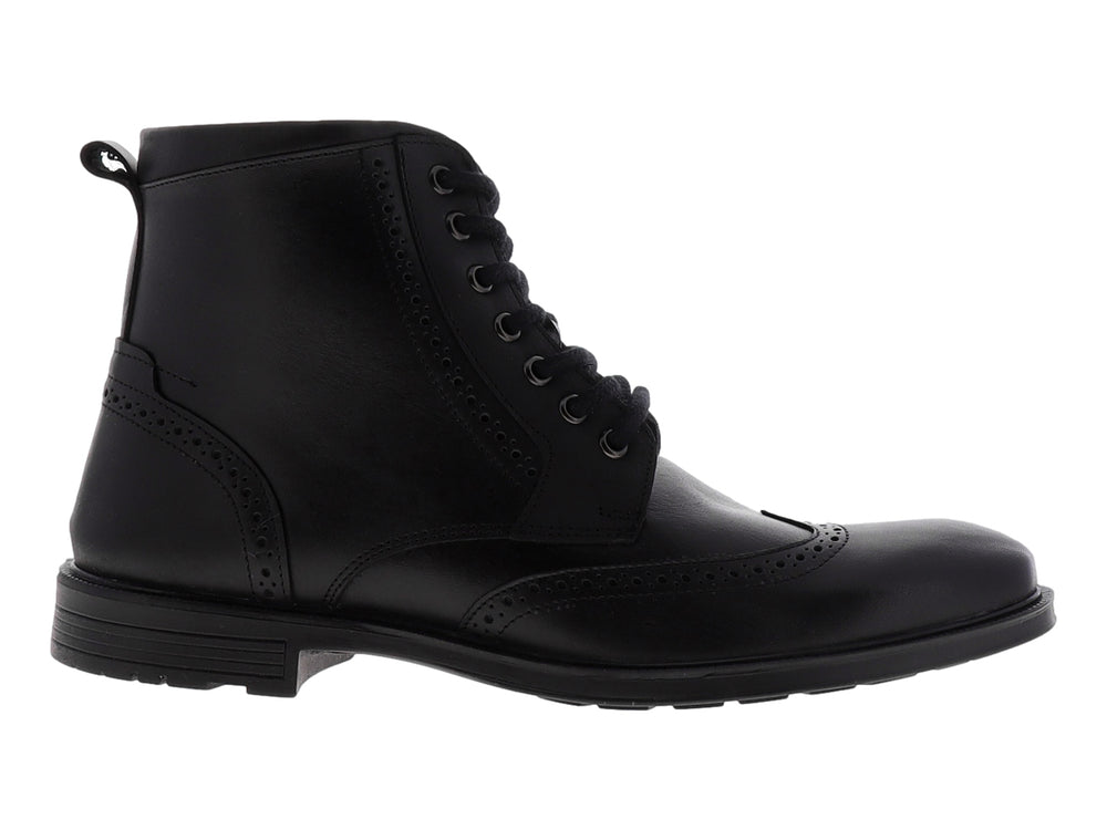 Bota de cuero negro con agujetas y detalles perforados estilo brogue.