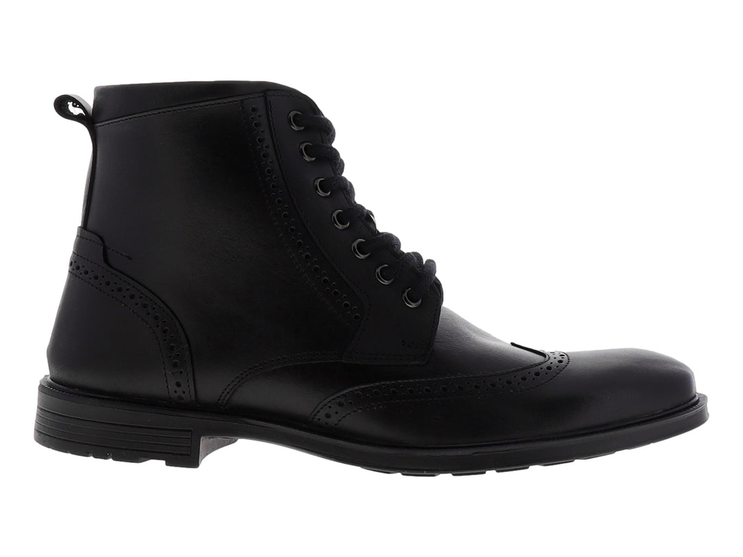 Bota de cuero negro con agujetas y detalles perforados estilo brogue.