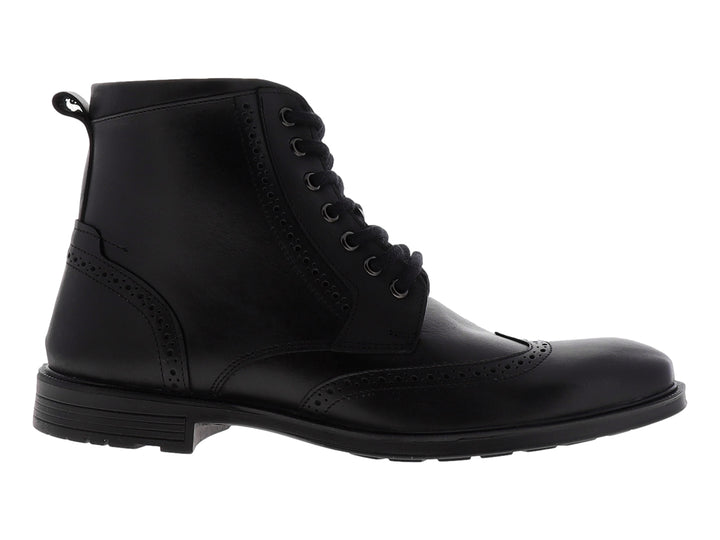 Bota de cuero negro con agujetas y detalles perforados estilo brogue.