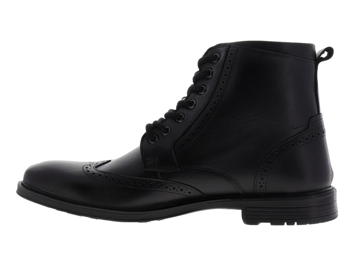 Bota de cuero negro con agujetas y detalles perforados estilo brogue.