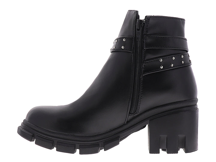 Botín negro de estilo Chelsea con suela track, hebilla plateada y detalles de tachuelas.