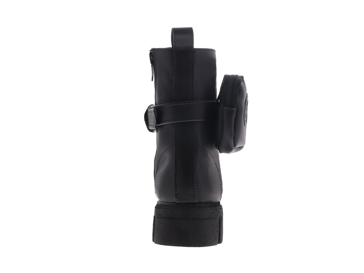 Bota negra de caña alta con suela track y un pequeño bolsillo lateral con cierre.