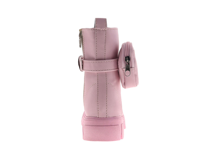 Botas color rosa para niña con suela gruesa, agujetas y un pequeño bolsillo decorativo en el costado.