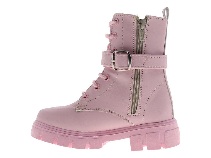 Botas color rosa para niña con suela gruesa, cordones y un pequeño bolsillo decorativo en el costado.
