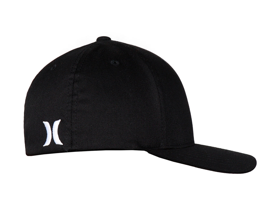Gorra negra de la marca Hurley con logotipo blanco en el frente y visera curva.