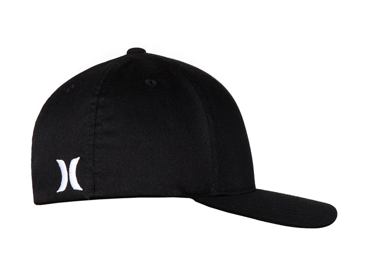 Gorra negra de la marca Hurley con logotipo blanco en el frente y visera curva.