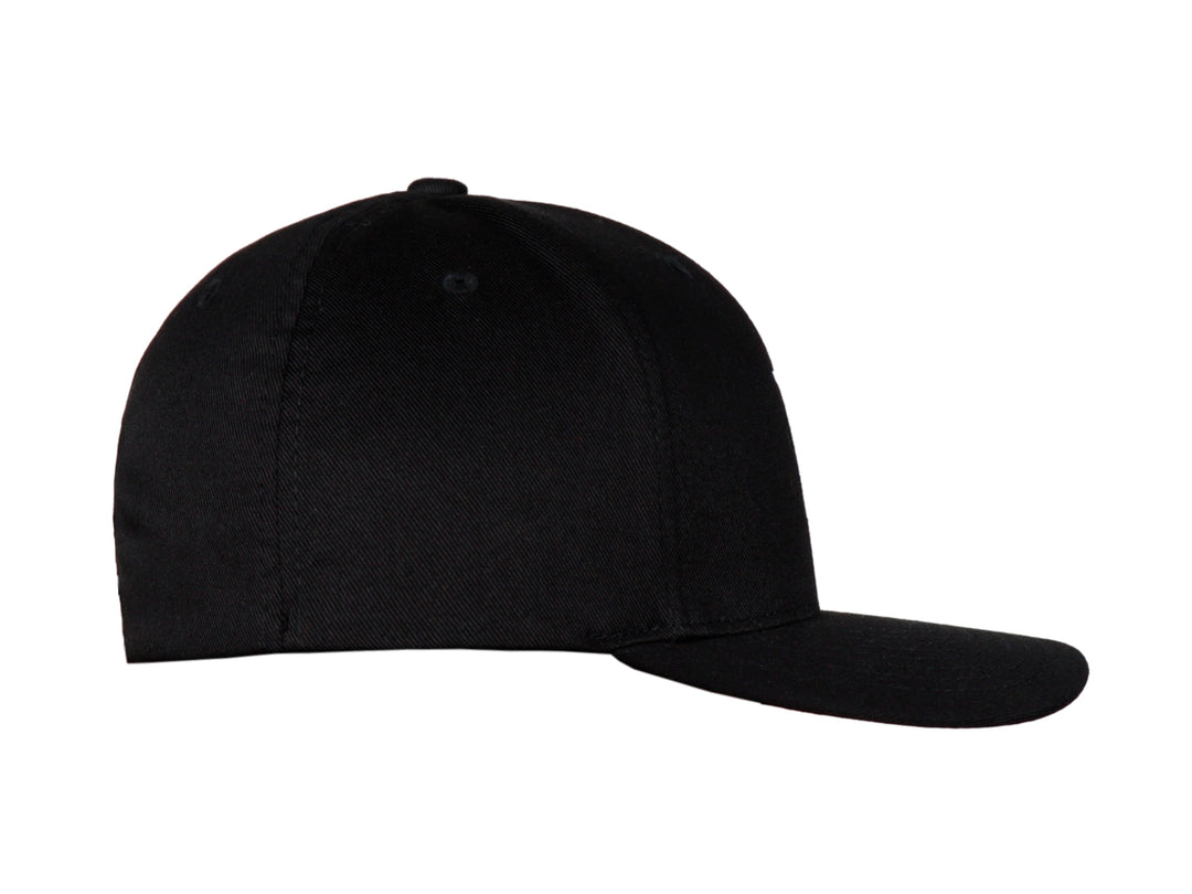 Gorra negra de marca Hurley con logotipo blanco en el frente y visera plana.