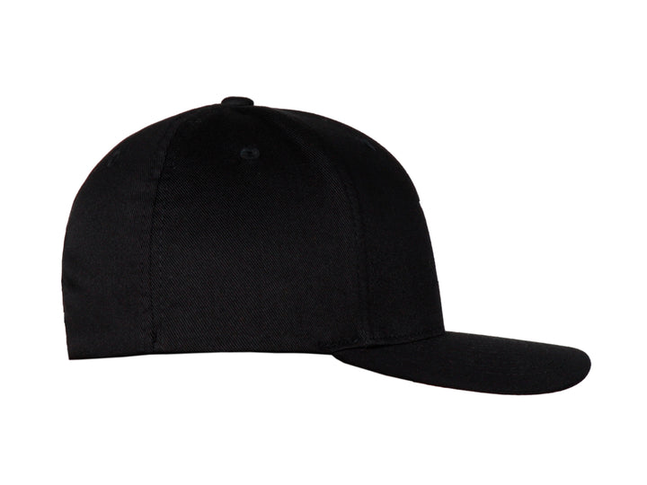 Gorra negra de marca Hurley con logotipo blanco en el frente y visera plana.