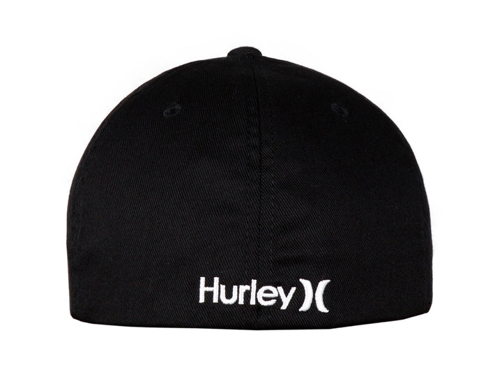 Gorra negra de marca Hurley con logotipo blanco en el frente y visera plana.