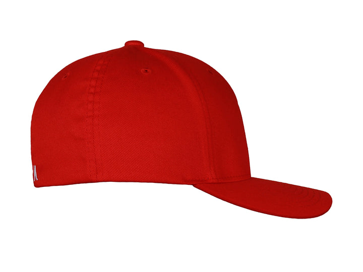 Gorra roja de la marca Hurley con logotipo blanco bordado en el frente.