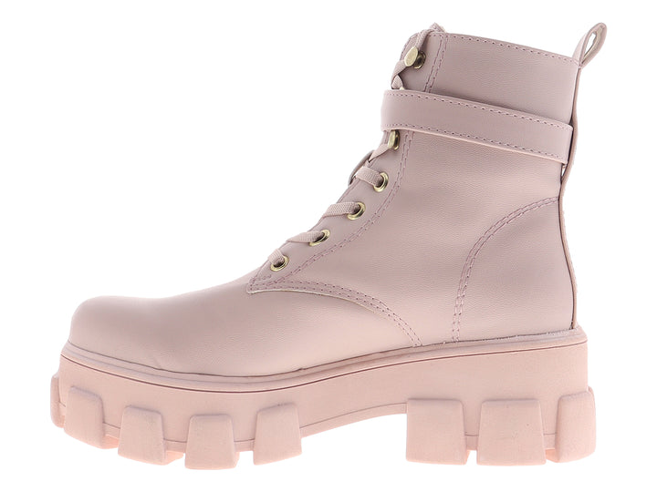 Botín rosa para mujer con suela track gruesa, cordones y un pequeño bolsillo lateral decorativo.